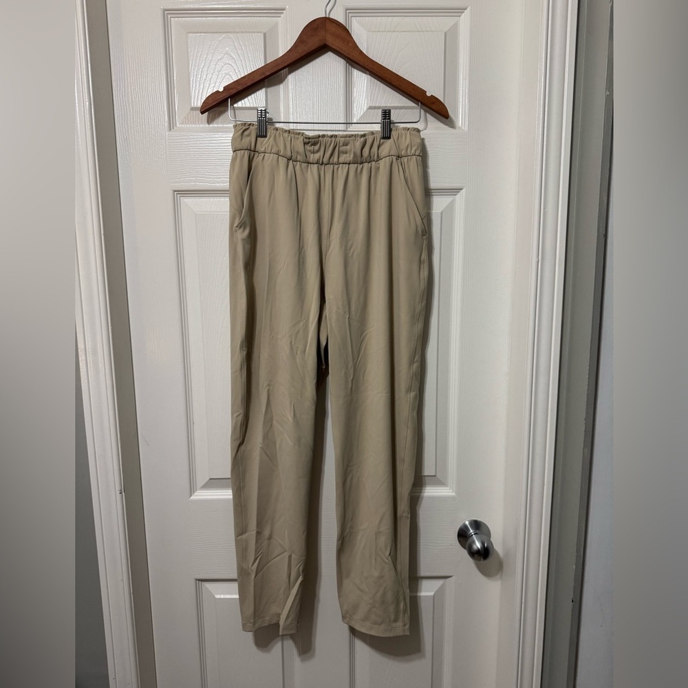 Lululemon keep moving pant size 6 euc 7/8 high rise tight